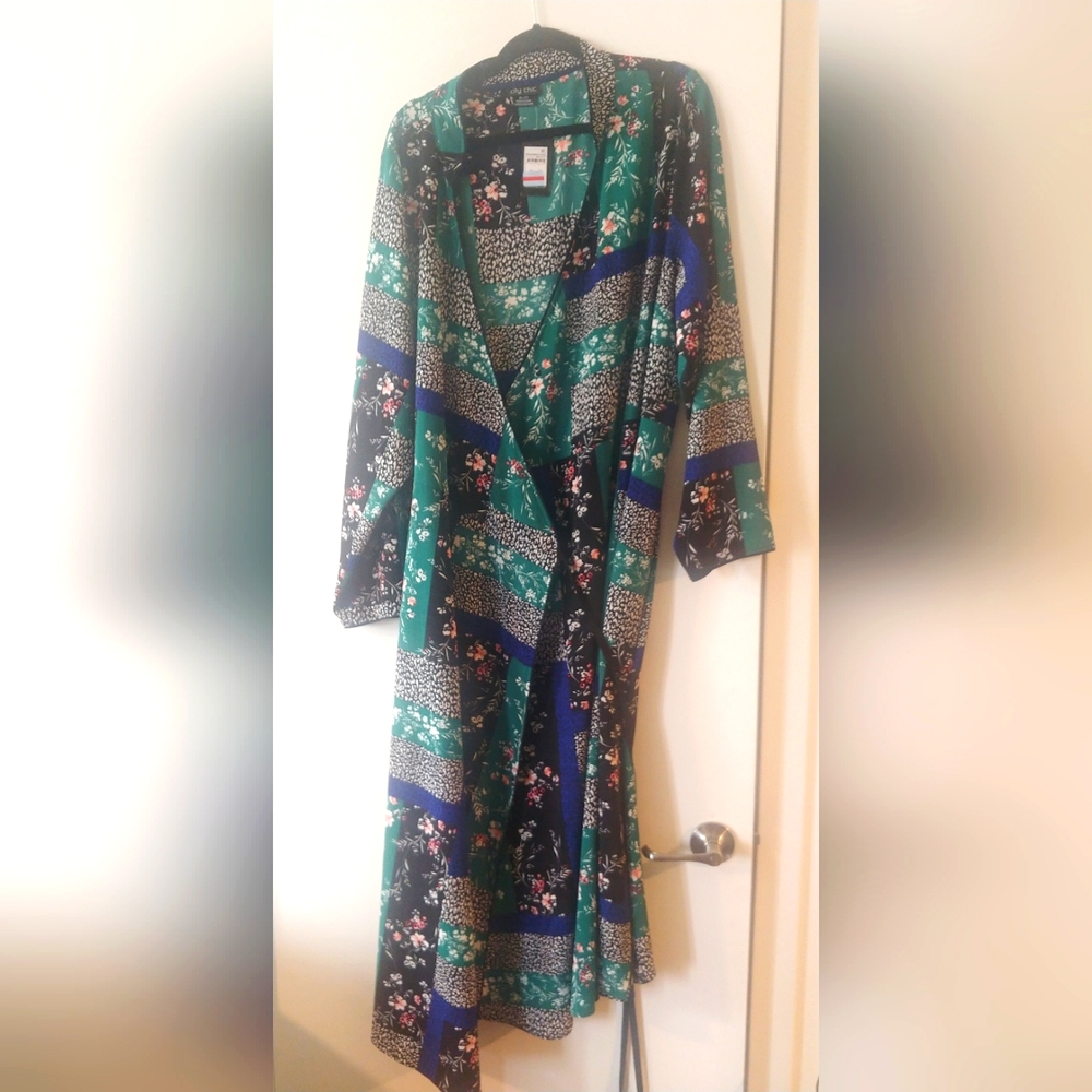 Asian Style Wrap Dress, float material from Macy's NWT